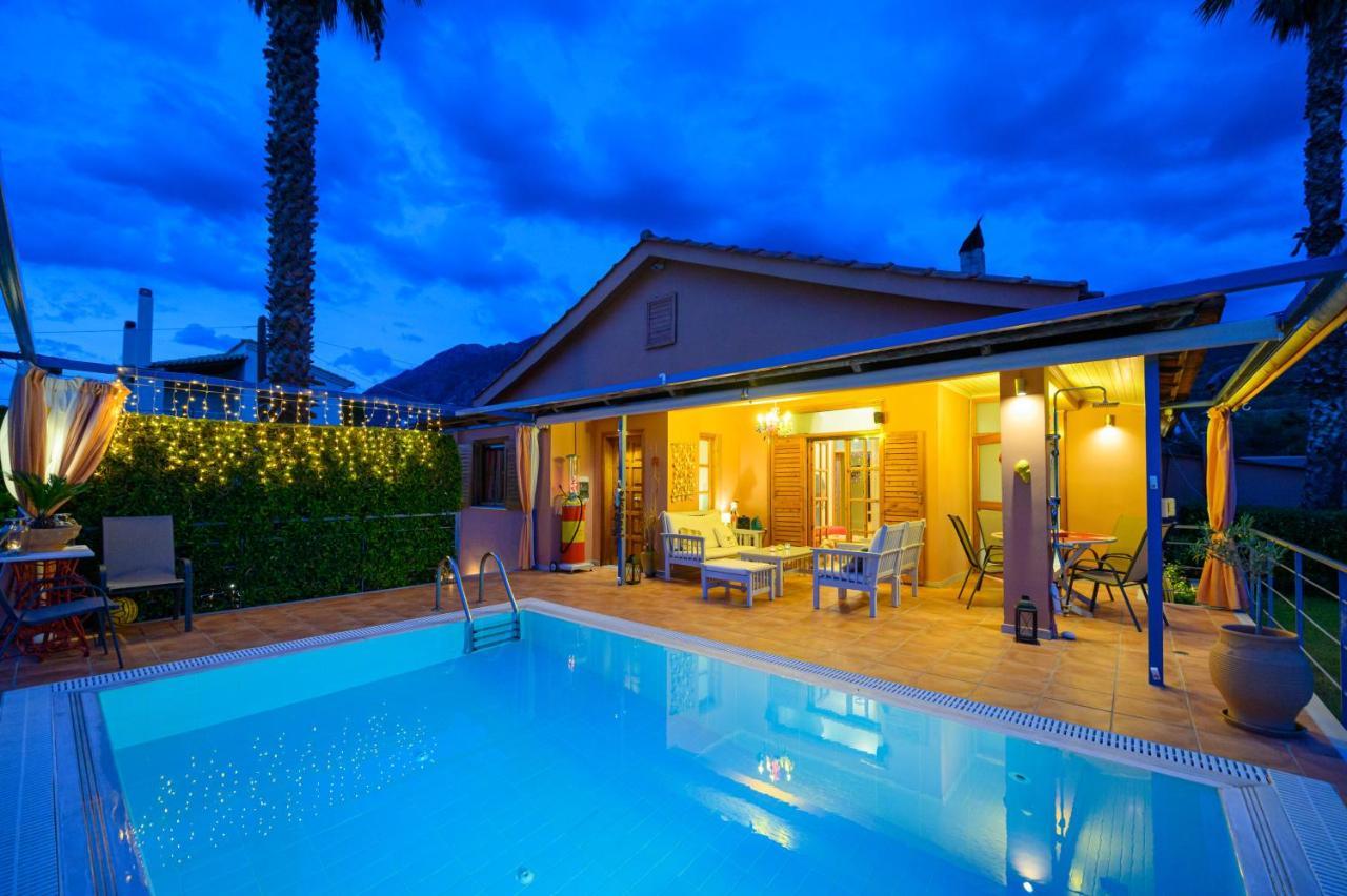Cozy Small Smart Villa With Private Pool Mikri Mantineia 卡拉马塔 外观 照片